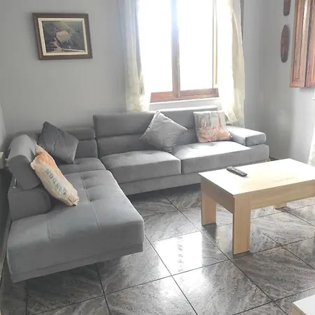 Casa Familiar Con Privada *